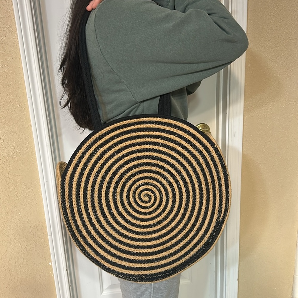 Round bag from universal thread, EUC - Picture 2 of 6